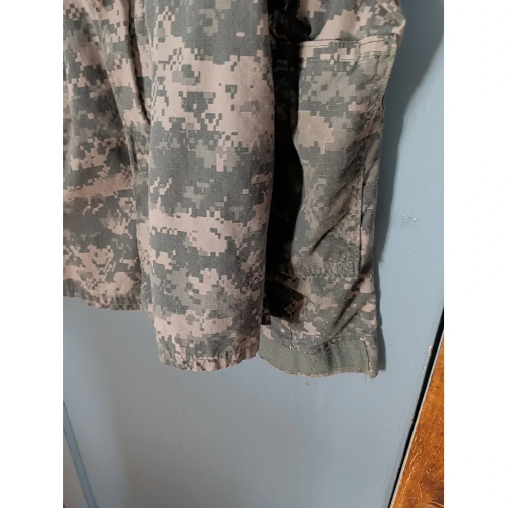 US Army ACU Coa Digital Camo Small Regular 67 To 71 In Chest 33 To 37. Sgt Patch